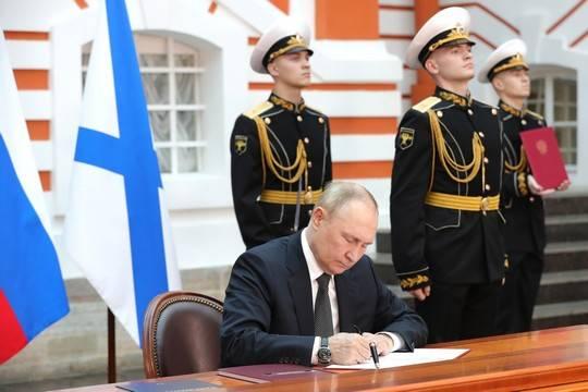 Адмирал объяснил значение подписания Владимиром Путиным Корабельного устава