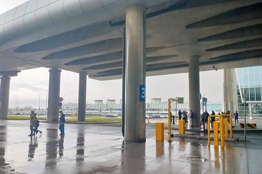 Атака дронов на Ленобласть заставила пять самолетов кружить над соседними регионами в ожидании посадки