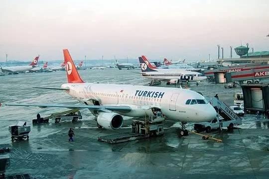 Авиакомпания Turkish Airlines опубликовала памятку для путешествующих через Стамбул российских туристов