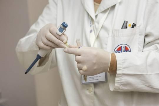 Более половины медиков в России выступили за возврат антиковидных ограничений