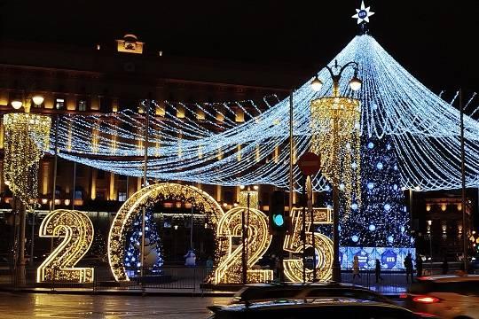 Чем запомнился 2025 год в России и в мире: главные события, персоны, конфликты, ушедшие из жизни знаменитости