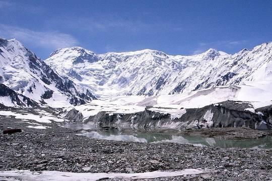 Число погибших на пике Победы в Киргизии альпинистов может возрасти