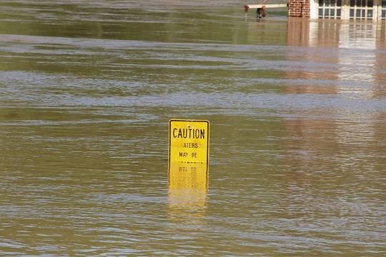 Число жертв наводнений во Вьетнаме достигло 90 человек