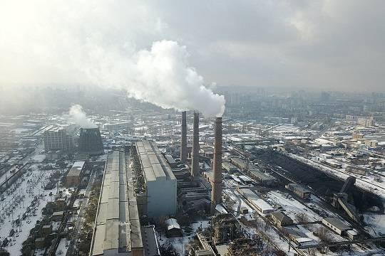 Дарницкая ТЭЦ в Киеве заросла восьмиметровыми сосульками