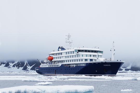 Десятки людей заперты на борту нидерландского круизного лайнера из-за вспышки хантавируса