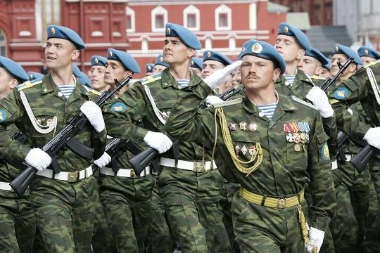 Десятки российских городов отказались от парадов и салютов на День Победы