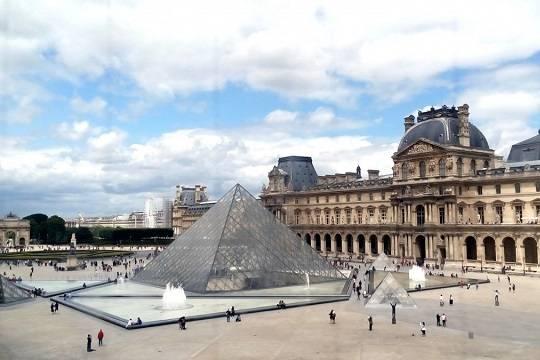 Директор Лувра ответит на вопросы парламента о безопасности музея