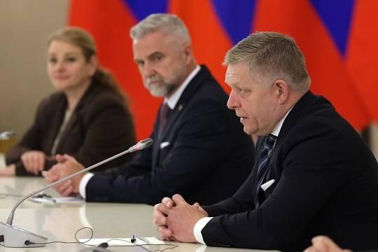 Евросоюз начал давить на Словакию из-за поездки Фицо в Москву