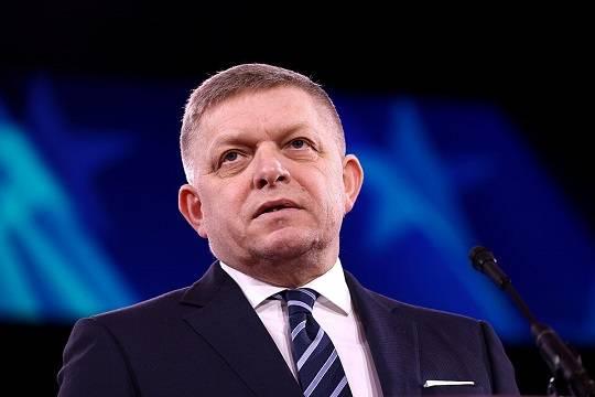 Фицо счёл большой ошибкой отказ ЕС от привлечения Шрёдера к переговорам с Москвой