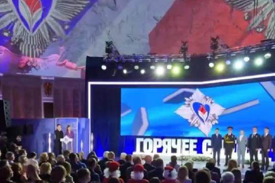 Глава МВД Владимир Колокольцев поучаствовал в церемонии награждения лауреатов премии Горячее сердце
