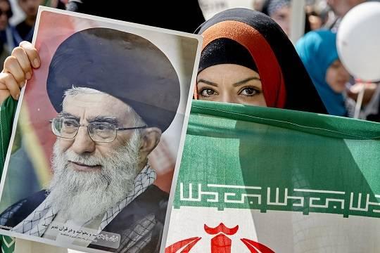 Иран не пригласил на похороны Хаменеи представителей поддерживающих агрессию США стран