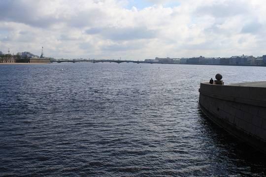 Из петербургского хостела на воде эвакуировали 75 человек