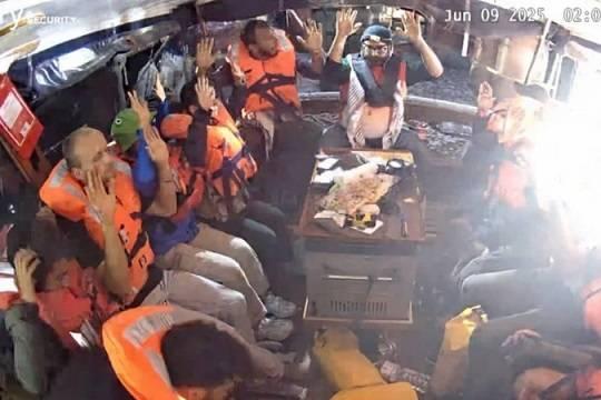 Израильские военные перехватили селфи-яхту знаменитостей во главе с Гретой Тунберг на пути в сектор Газа