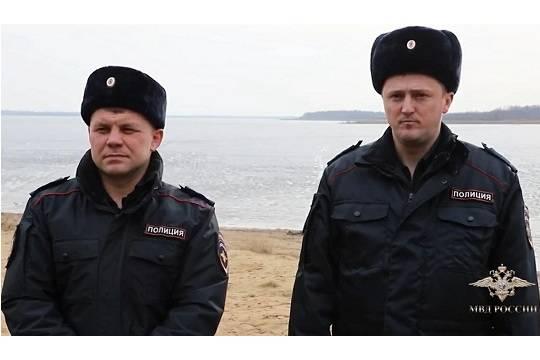 Колокольцев наградил псковских полицейских, спасших провалившихся под лёд рыбаков