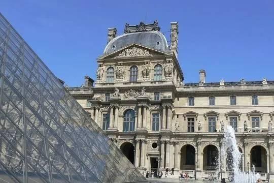 Лувр вновь закрылся из-за забастовки сотрудников