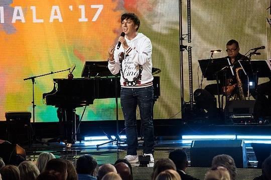 Максим Галкин провёл роскошную украинскую свадьбу в Каннах на русском языке