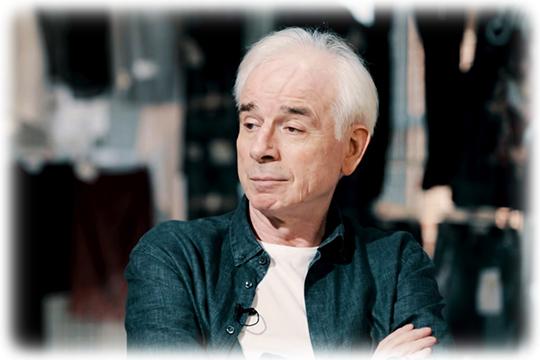 Миллиардер решил раздать деньги нищим