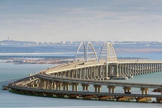 На подъезде к Крымскому мосту образовалась трехкилометровая пробка