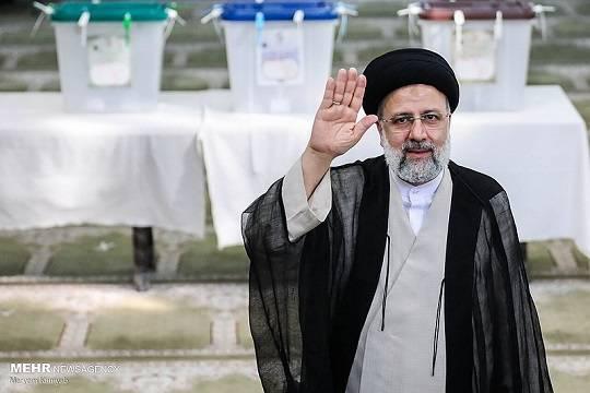 На похороны президента Ирана Эбрахима Раиси пришли 3 миллиона человек