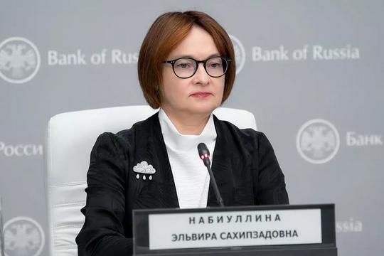 Набуллина попросила не искать тайные сигналы в её брошках