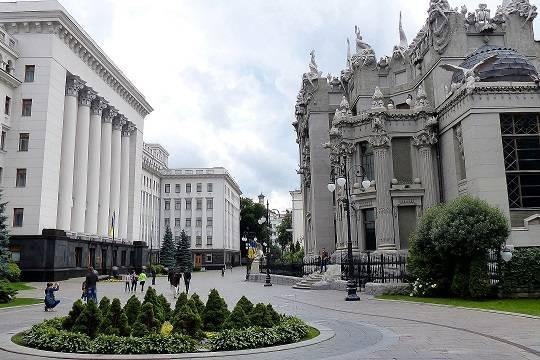 https://versia.ru/foto/p/e/perestanovki-v-pravitelstve-ukrainy-poschitali-aktom-samorazrusheniya-1-1.jpg