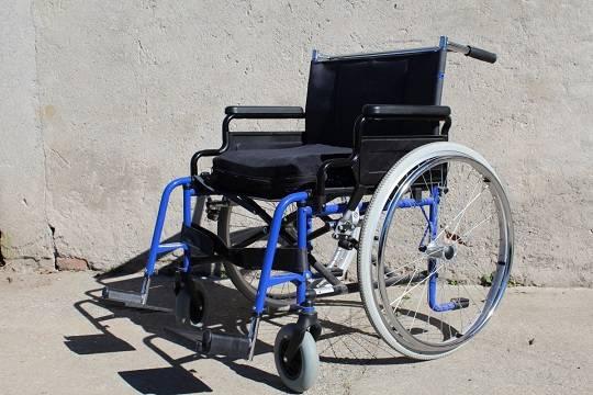 Подростку-инвалиду пришлось ползти по лестнице в казанском суде