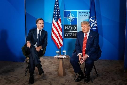 Politico раскрыло тактику Рютте по задабриванию Трампа лестью и деньгами