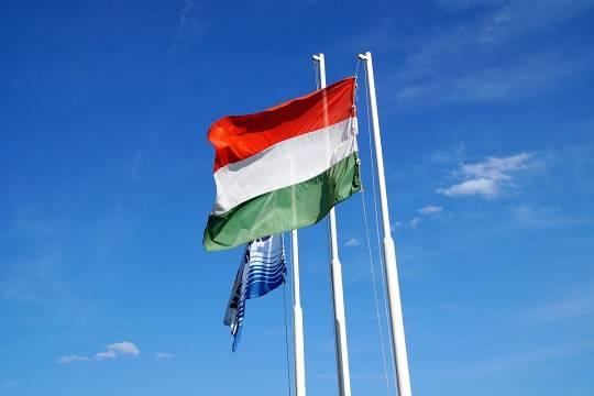 Politico: Венгрия пригрозила заблокировать санкции ЕС против российского СПГ