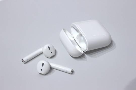      :    AirPods