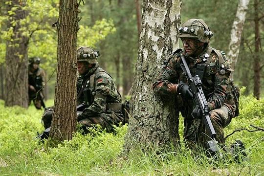 Председатель бундестага Клёкнер призывает вернуть в ФРГ воинскую обязанность