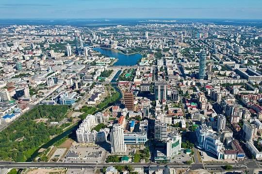 При первой атаке дронов на Екатеринбург пострадали 9 человек и повреждены десятки квартир