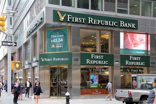 Проблемный американский банк First Republic Bank купил конкурент