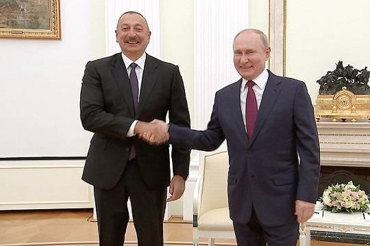 Путин и Алиев в телефонном разговоре подтвердили курс на расширение сотрудничества
