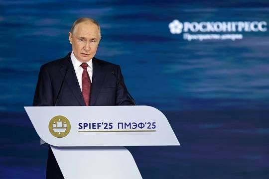 Путин в своем выступлении на ПМЭФ-2025 высказался об уровне бедности и безработицы в России