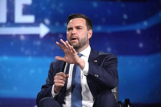 Раскрыто имя главного противника военной операции против Ирана в окружении Трампа