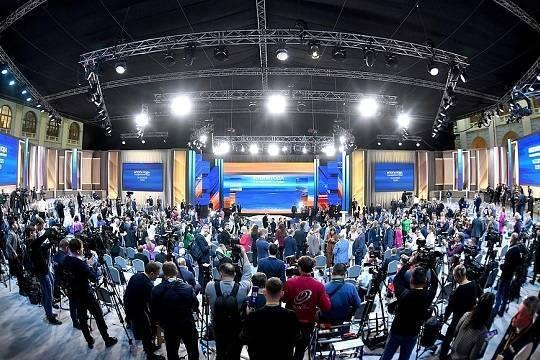 Раскрыты регионы-лидеры по числу обращений на прямую линию с Владимиром Путиным