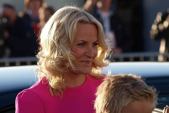 Reuters: кронпринцесса Норвегии Метте-Марит извинилась за дружбу с Эпштейном