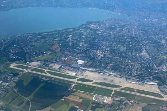 Российская делегация во главе с Мединским прилетела в Женеву для переговоров с США и Украиной