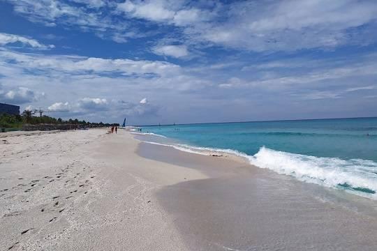 Россиян массово выселяют из отелей на Кубе из-за ситуации с топливом