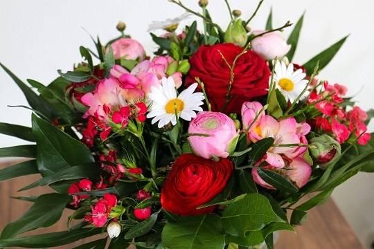 Россиянам дали советы по выбору свежих цветов к празднику