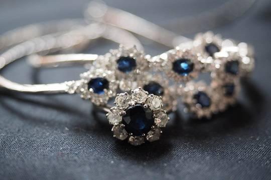 Россияне раскрыли связь между серьезностью отношений и стоимостью подаренных украшений