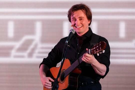 Сергей Безруков добился в суде компенсации за продажу масок с его лицом