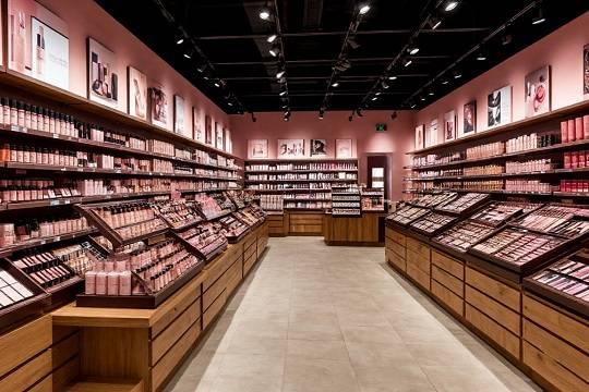 Сеть Лэтуаль закроет 150 магазинов по всей России из-за потери брендов и падения офлайн-продаж