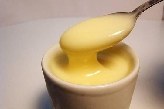 Сгущенное молоко «Главпродукт» оказалось суррогатом, в «Любимом молоке» нашли микробы, а в «Молочном союзе» - шерсть