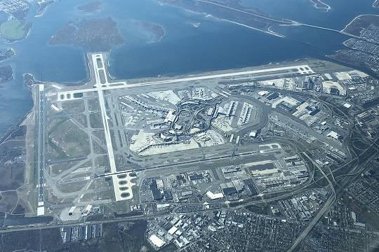 Снежная буря парализовала аэропорты США