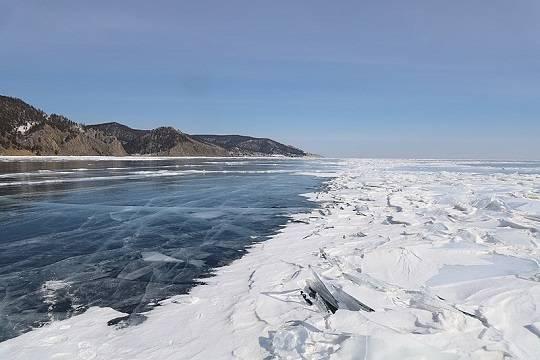 Спасатели нашли потерявшихся на льду Байкала людей