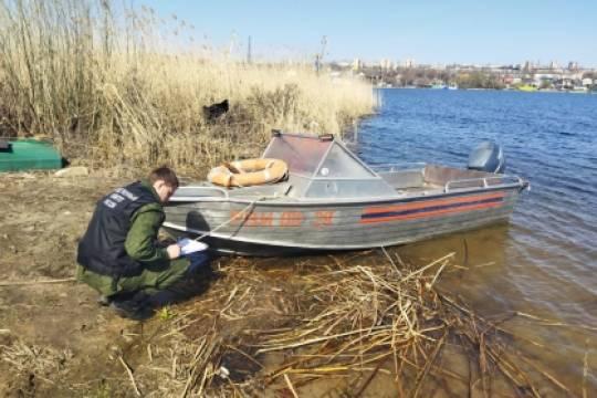 Спасатели нашли тело мальчика с перевернувшегося на Волге катера
