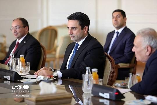 Спикер парламента Армении Симонян отказался извиняться за слова о Белоруссии