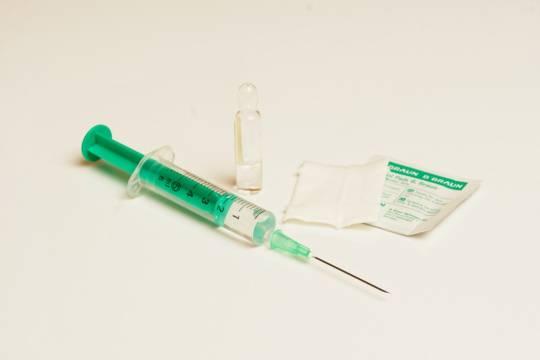 Суд вынес приговор российским медикам за фиктивную вакцинацию от коронавируса