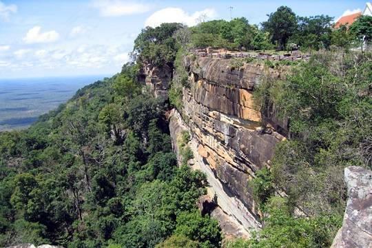 Таиланд и Камбоджа подписали мирное соглашение в рамках саммита АСЕАН